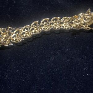 Vintage 7 in Monet Filagree Victorian Gold Tone Victorian Bracelet Safety Clasp